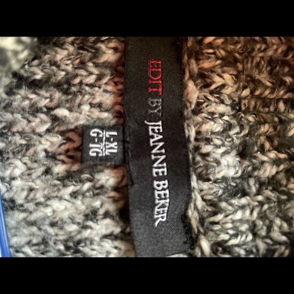 Jeanne Beker Poncho Sweater - Picture 3 of 3